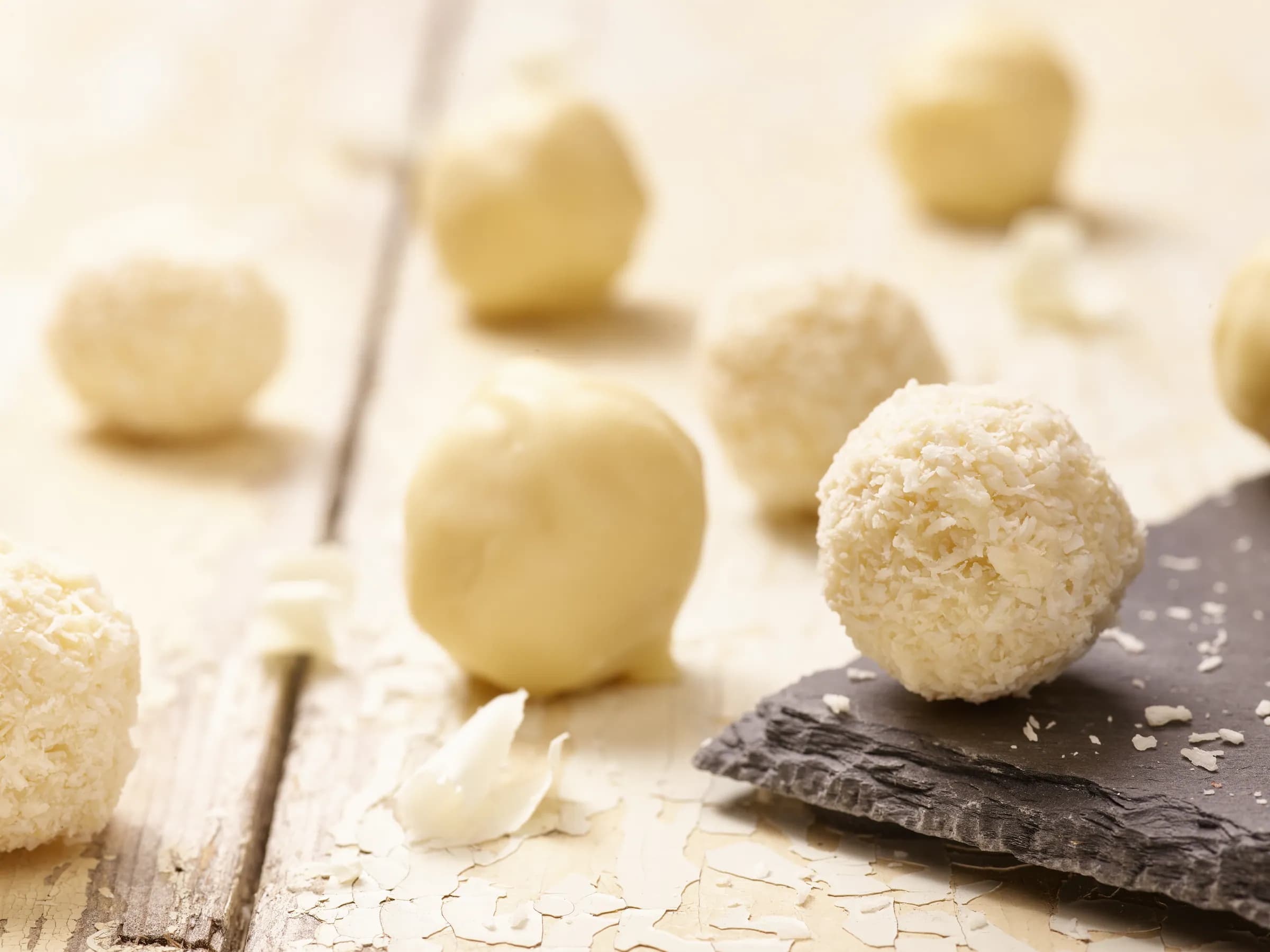 Kokostrüffel, die glatten sind Maraschinotrüffel